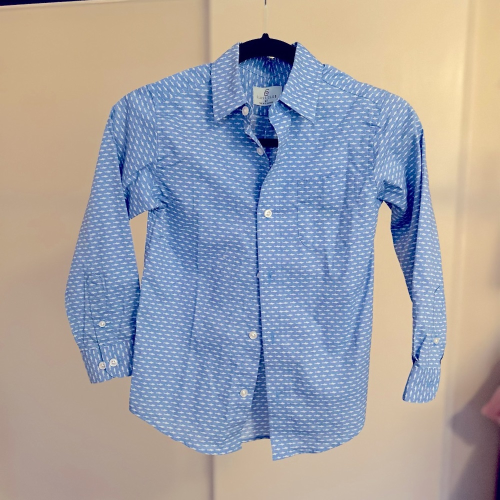 Class Club - Cutest little long sleeve button down shirt! 🦈
